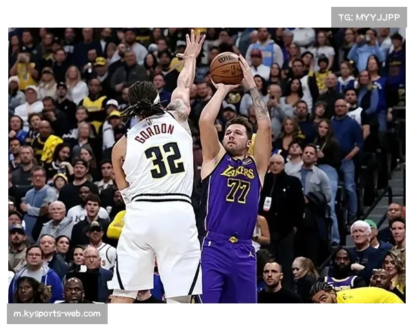 掘金内线防守被尼克斯锋线群冲击 约基奇独木难支体系失衡